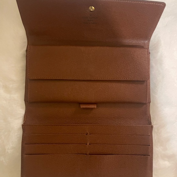 Authentic Louis Vuitton Monogram - Picture 4 of 16